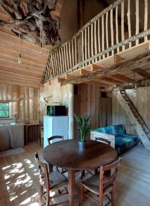 Saint-Eloy-les-Tuileries Other | Cabane Salamandre