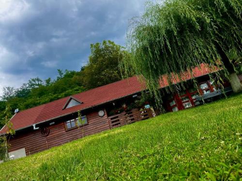 Gura Suhasului Ski Chalet | Cabanuta de sub deal
