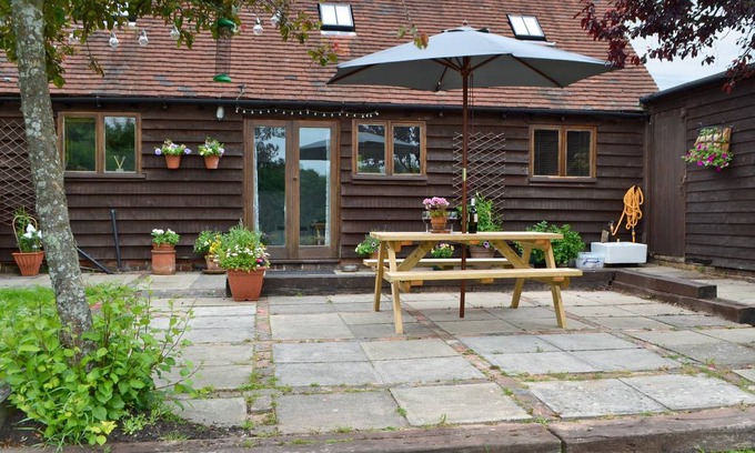 Sharpthorne Cottage | Cabin ∙ 1 bedroom ∙ 2 guests