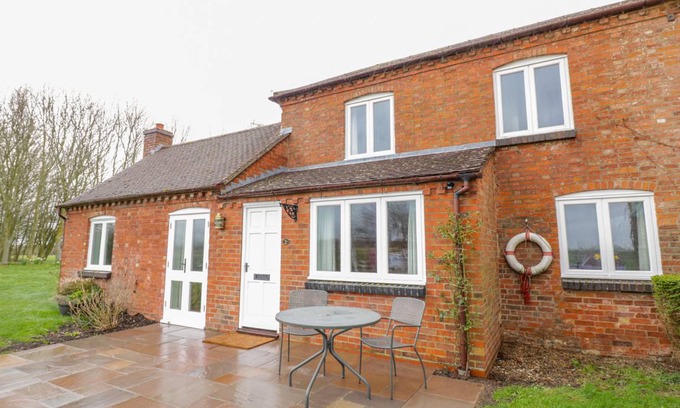 Napton-on-the-Hill Cottage | Cabin ∙ 1 bedroom ∙ 2 guests