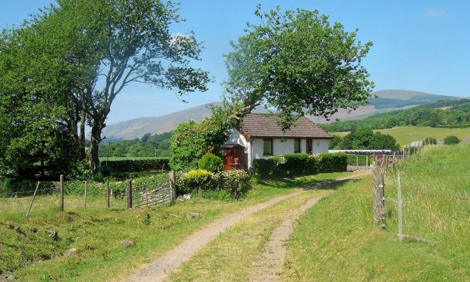 Rumbling Bridge Cottage | Cabin ∙ 2 bedrooms ∙ 4 guests