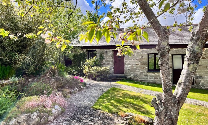 Lower Trengale Cottage | Cabin ∙ 2 bedrooms ∙ 4 guests