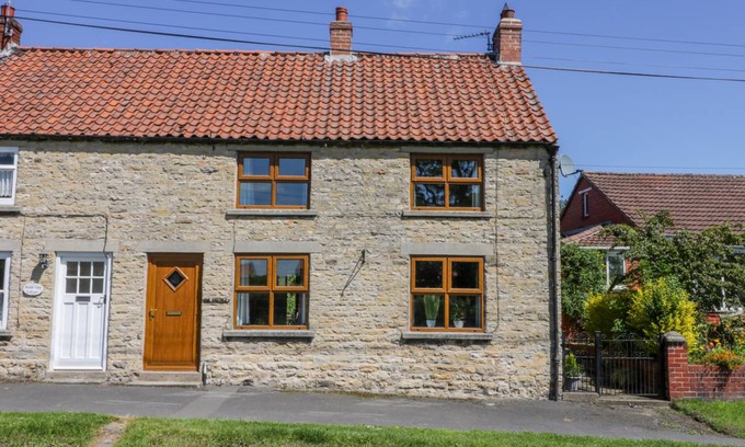 Thornton Dale Cottage | Cabin ∙ 2 bedrooms ∙ 4 guests