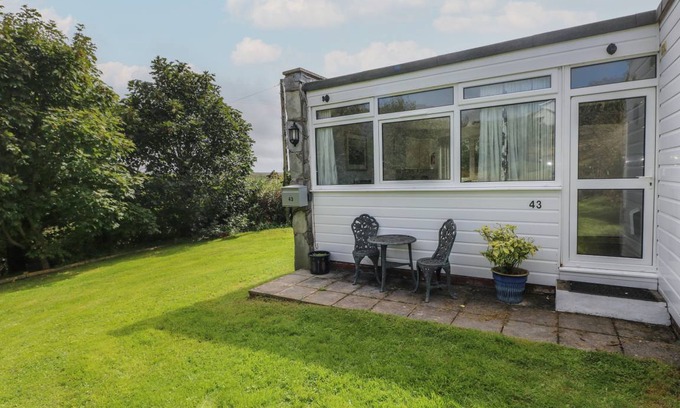 Nolton Cottage | Cabin ∙ 2 bedrooms ∙ 4 guests