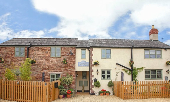 Blakeney Cottage | Cabin ∙ 2 bedrooms ∙ 4 guests