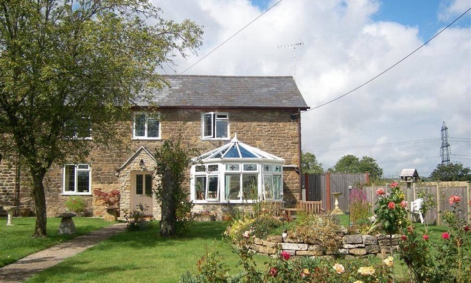 Bridport Cottage | Cabin ∙ 2 bedrooms ∙ 4 guests