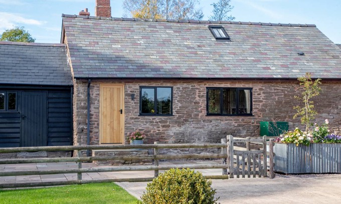 Pencombe Cottage | Cabin ∙ 2 bedrooms ∙ 4 guests