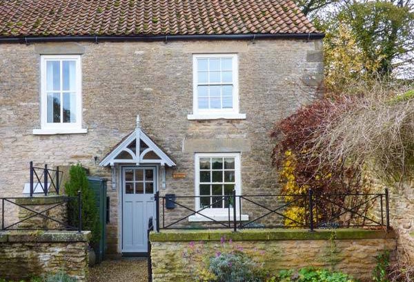 Potter Brompton Cottage | Cabin ∙ 2 bedrooms ∙ 4 guests