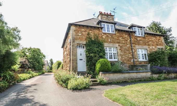 Longdon Cottage | Cabin ∙ 2 bedrooms ∙ 4 guests