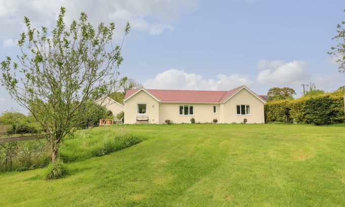 Findern Cottage | Cabin ∙ 2 bedrooms ∙ 5 guests