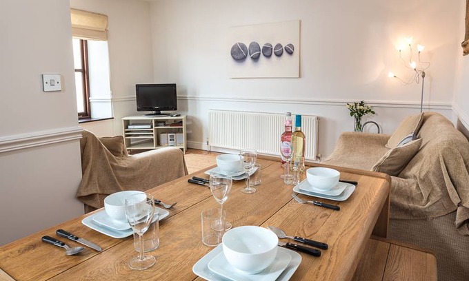 Hope-Cove Cottage | Cabin ∙ 2 bedrooms ∙ 4 guests