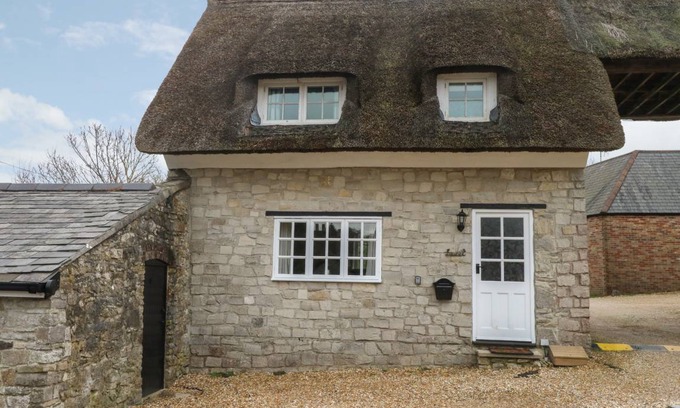 Osmington Mills Cottage | Cabin ∙ 2 bedrooms ∙ 3 guests