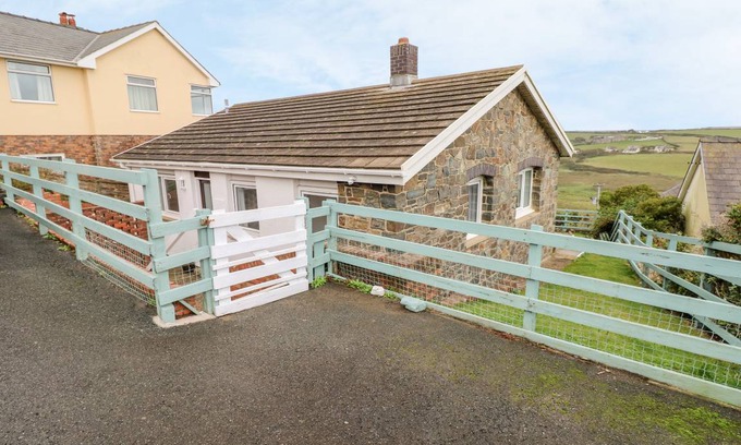Penycwm Cottage | Cabin ∙ 3 bedrooms ∙ 5 guests