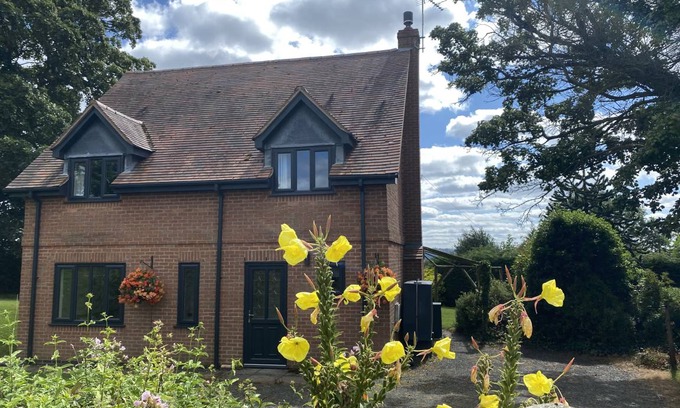 Boraston Cottage | Cabin ∙ 3 bedrooms ∙ 6 guests
