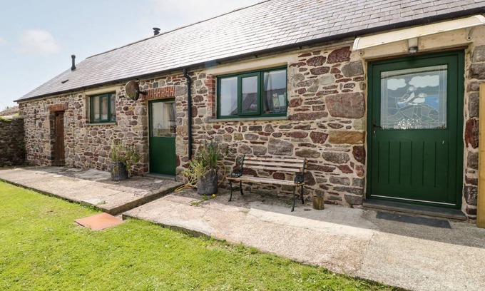 St Brides Cottage | Cabin ∙ 3 bedrooms ∙ 6 guests
