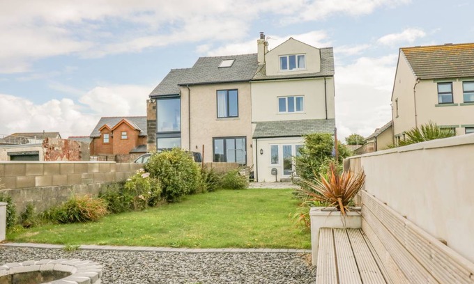 Barrow-in-Furness Cottage | Cabin ∙ 3 bedrooms ∙ 6 guests