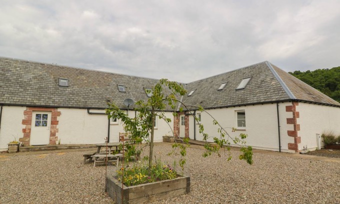 Murthly Cottage | Cabin ∙ 3 bedrooms ∙ 6 guests