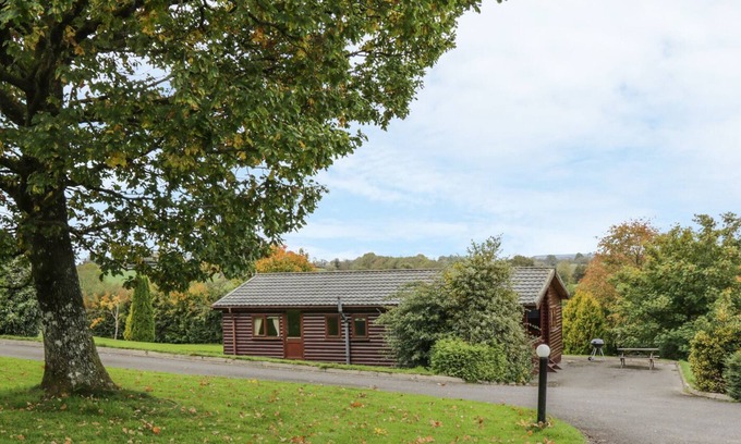 Ardue Cabin | CABIN 6, pet friendly, with a garden in Ballyconnell, County Cavan