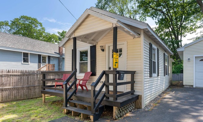 Old Orchard Beach Cabin | Cabin B-Relaxing and Fun 1 bedroom Cabin/Dog Friendly