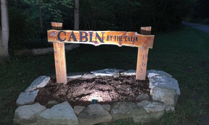 New Richmond Cabin | “Cabin by the Creek” located in Historic New Richmond, Ohio 3BR 2.5B sleeps 11