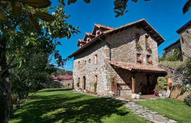 Robledo de la Guzpena Cottage | Cabin ∙ 7 bedrooms ∙ 10 guests