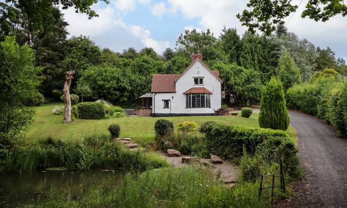 Leominster Cottage | Cabin ∙ 2 bedrooms ∙ 4 guests