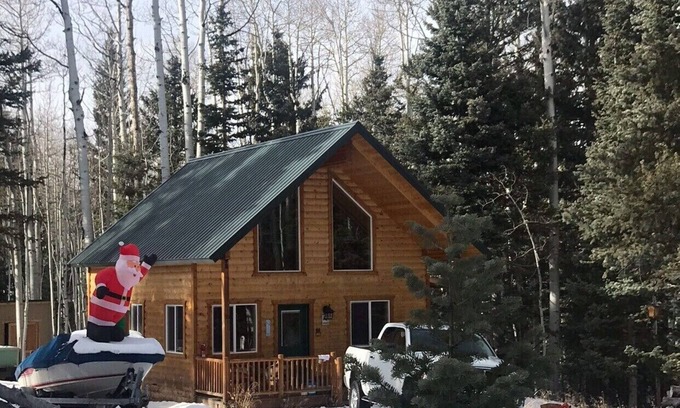 Mammoth Creek Cabin | Cabin in the Pines surrounded by fun