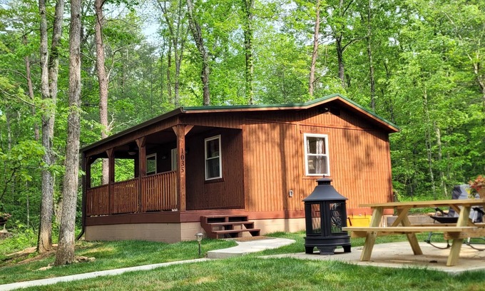Dayton Cabin | Cabin in the Woods - 5 Miles to Dayton Boat Ramp! 2 miles to NACA Fort Bluff!
