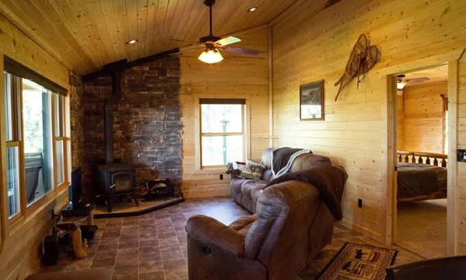 Moore Cabin | Cabin in the woods for a weekend getaway