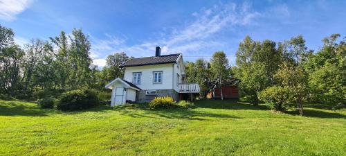 Botnhamn House | Cabin magic on Senja, atmosphere like a fairytale