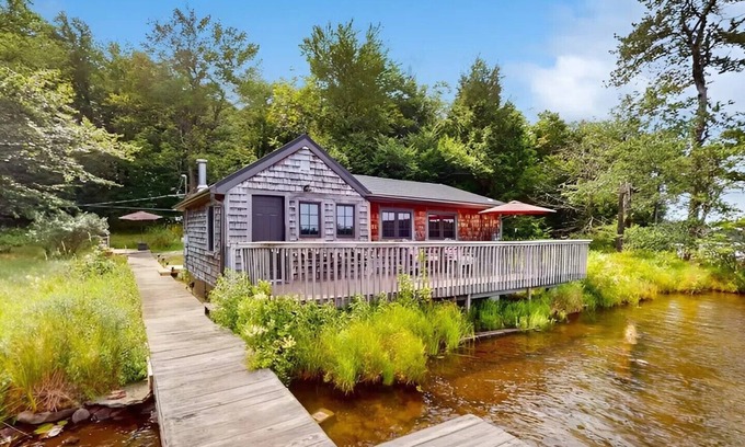 Poyntelle Cabin | Cabin on the Lake Deck, Dock & Woods