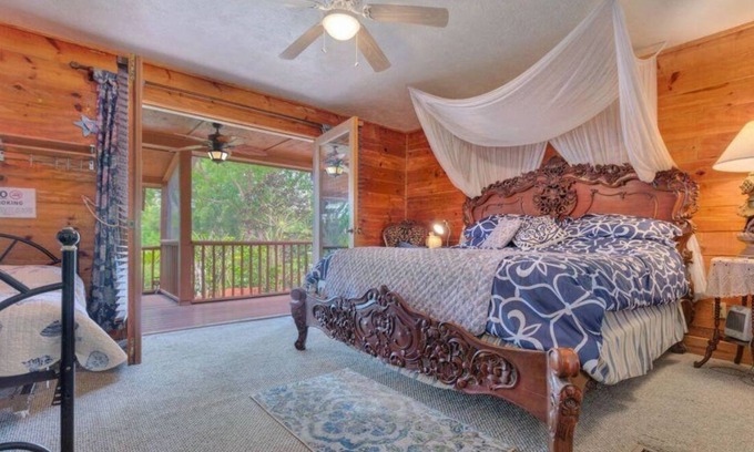 Lake Helen Bed & Breakfast | Cabin on The LakenBed and Breakfasts