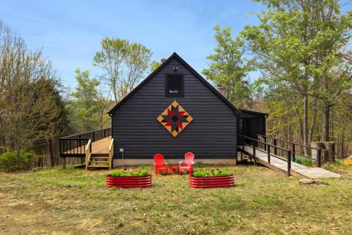Mathias House | Cabin w Fireplace Fire Pit Grill & Games