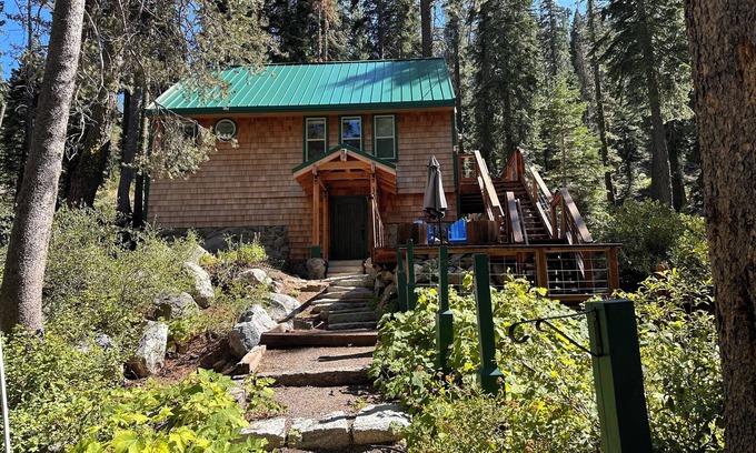 Truckee Cabin | Cabin walking distance to Donner Lake