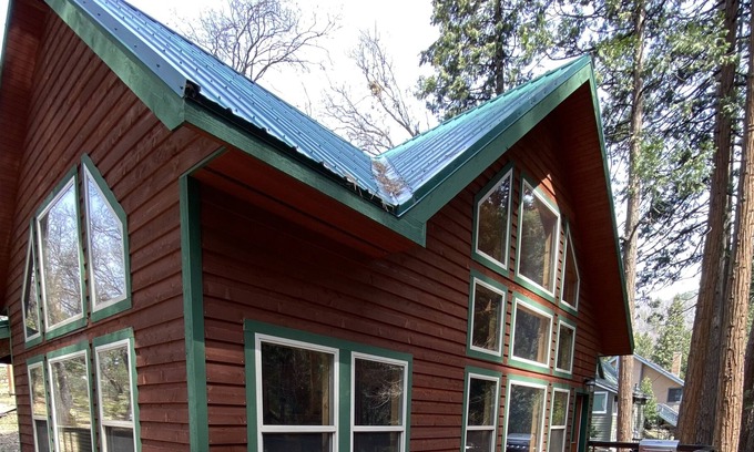Posey Cabin | Cabin with guest cottage on the creek