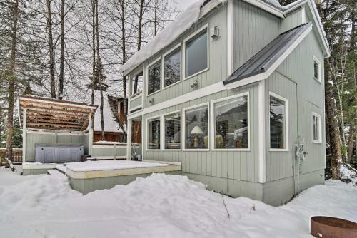 Alyeska House | Cabin with Hot Tub and Views 1 Mile to Alyeska Resort