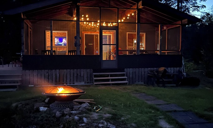 Northern Ontario Cabin | Cabin with large screened deck, on Lake of the Woods in Wiley Bay.
