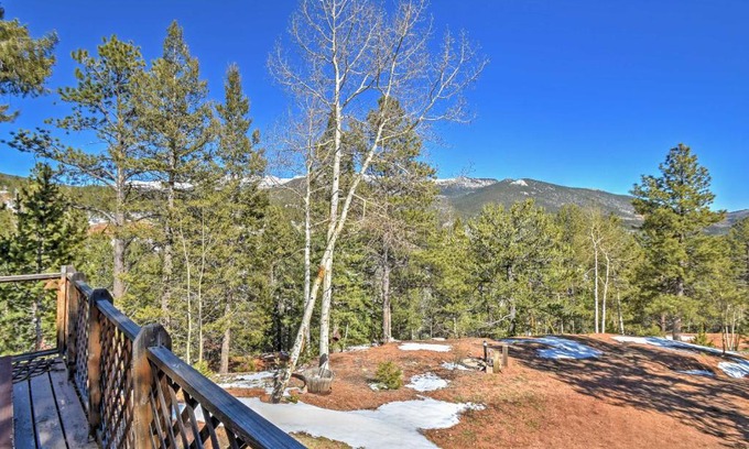 Rainbow Valley House | Cabin with Mtn Views - 5 Mi to Mueller State Park!