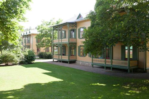 Ronneby House | Café Mandeltårtan B&B VillaFloraViola