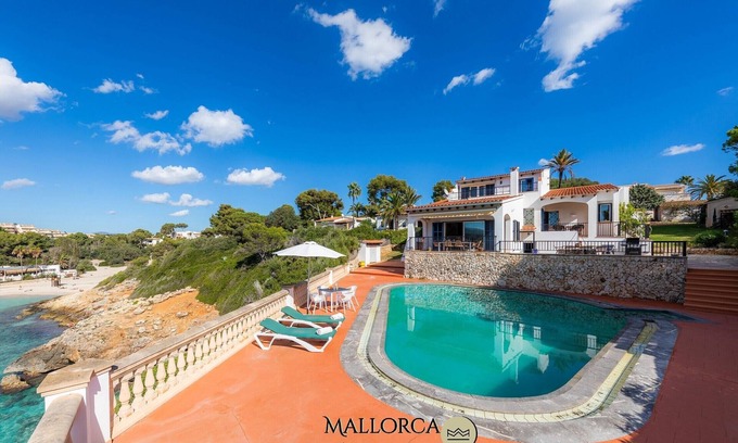 Cala Anguila-Cala Mendia Ski Chalet | Cala Anguila Poolbeach