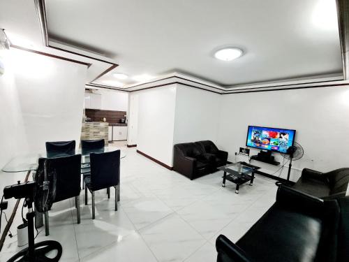 Calapan House | Calapan Transient House 3-BedRoom near MALLS L26