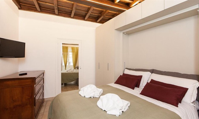 Roman Ghetto Apartment | Calderari Studio apartment in Centro Storico with air conditioning.
