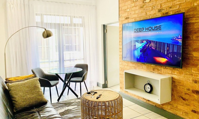 Menlo Park Apartment | CALDESMO Private Apartment in Pretoria near MENLYN & TIME SQUARE CASINO