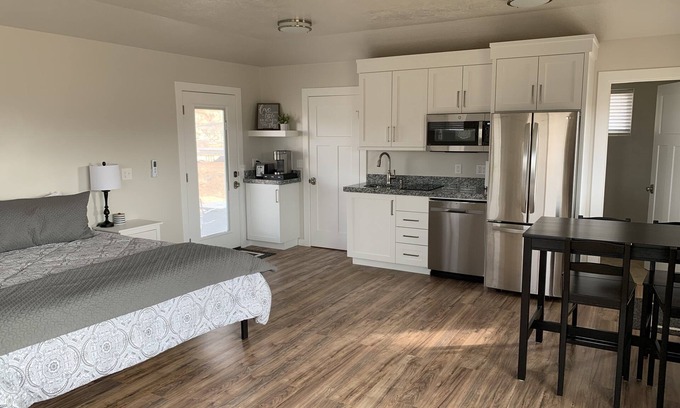 Escalante House | Calf Creek Cottage- clean home with beautiful views!
