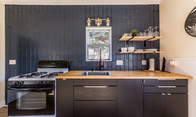 Shiloh House | Cali Coast * Small home in quiet neighborhood