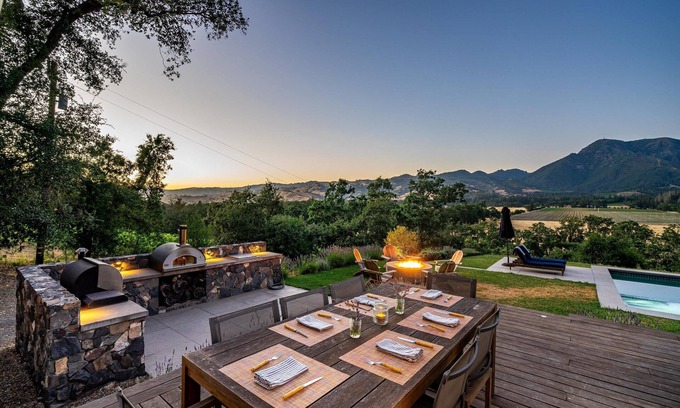 Calistoga House | Calistoga Vista - Complimentary wine tasting at Croix included!