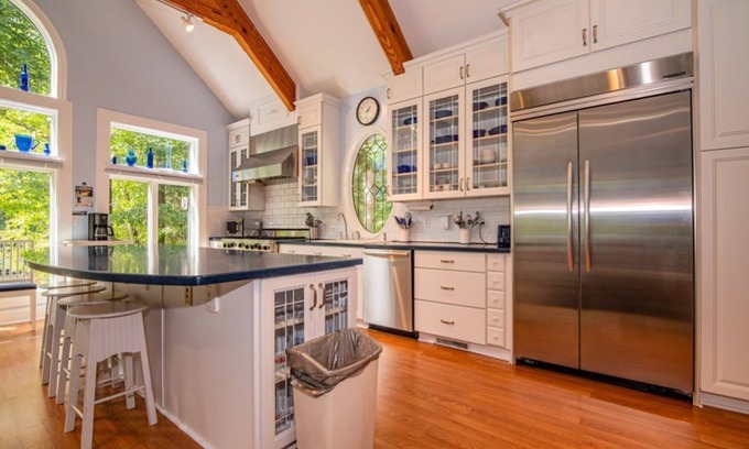 Bracey House | Calm Waters Encounters on the Lake - Lake Gaston, Virginia