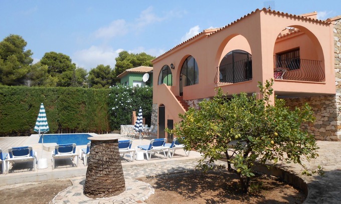 Calpe Ski Chalet | Calpe: villa with garden and with sea views and private pool, 600m from the beac