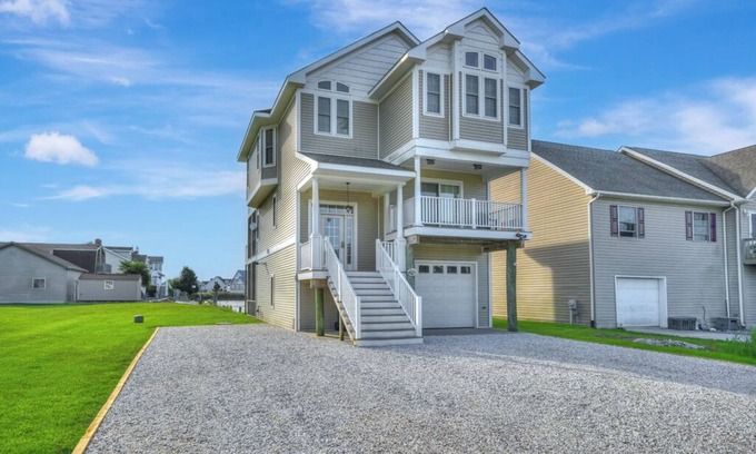 Captain's Cove House | Calypso is a breathtaking Waterfront Vacation Home in Captain`s Cove.