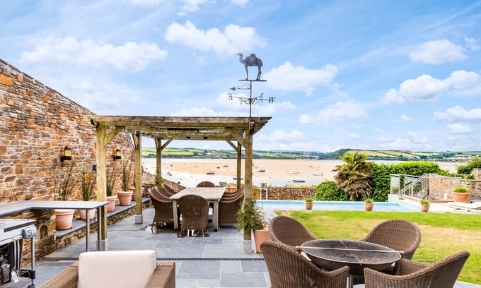 Rock Cottage | Camel Point